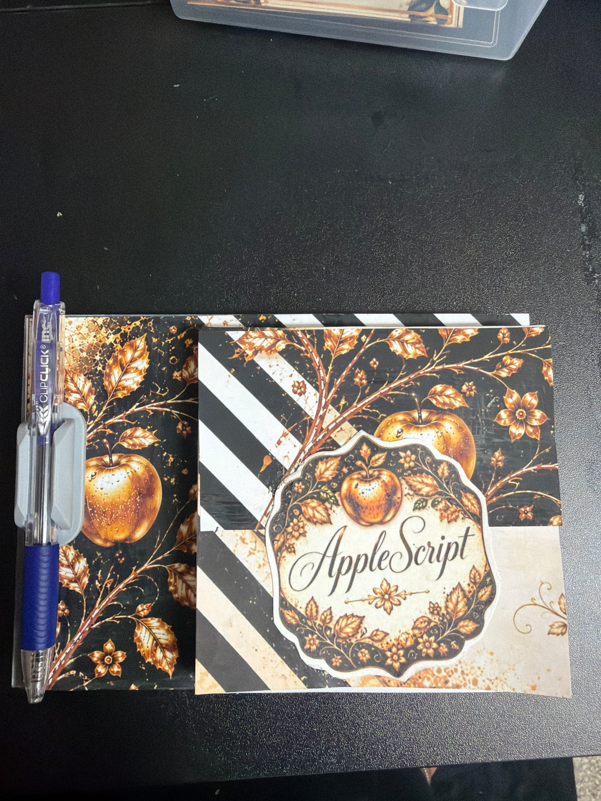 AppleScript Desk Notepad Station – Medium