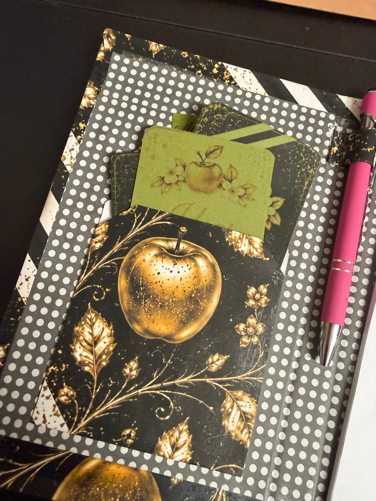 AppleScript™ Golden Notes Notepad Binder