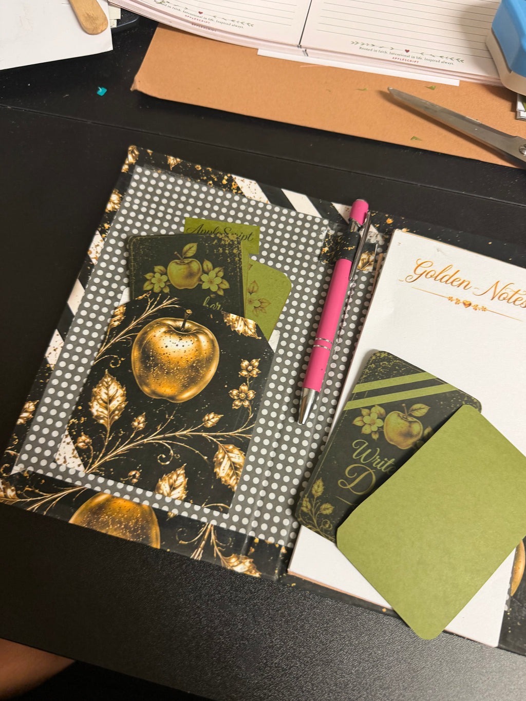 AppleScript™ Golden Notes Notepad Binder